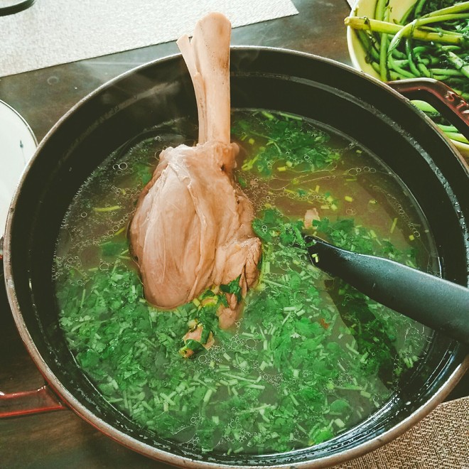 清炖羊腿汤