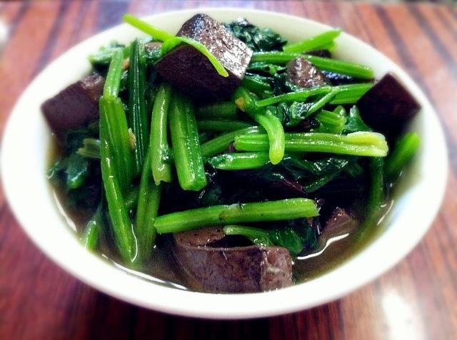 鸭血炒菠菜