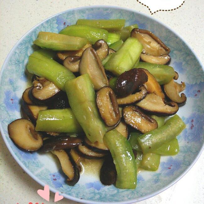 香菇炒丝瓜 超级好吃