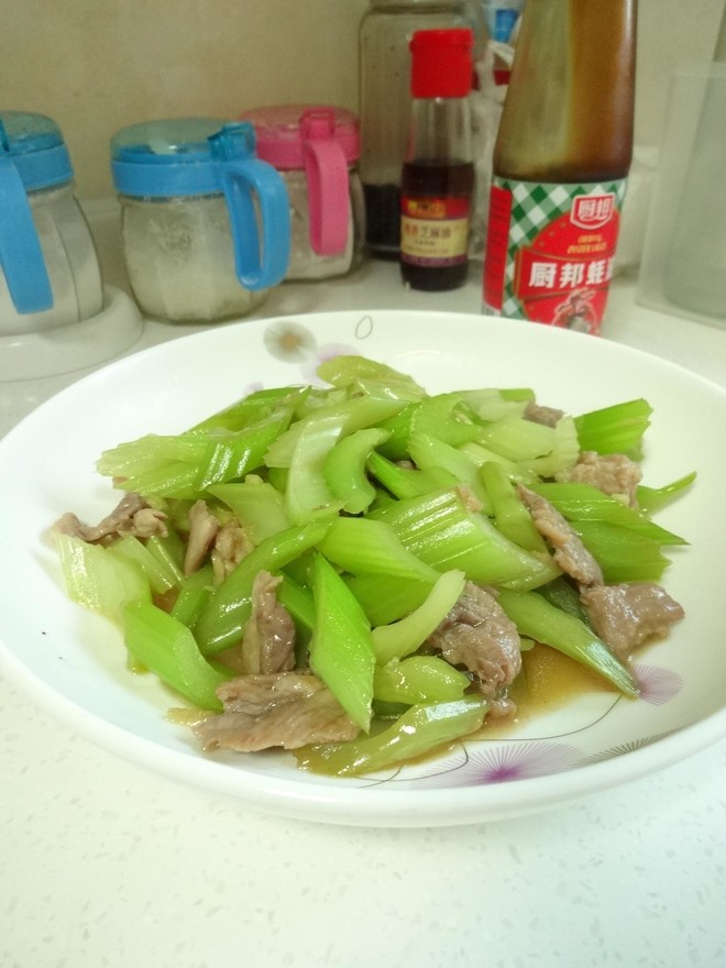 西芹炒瘦肉
