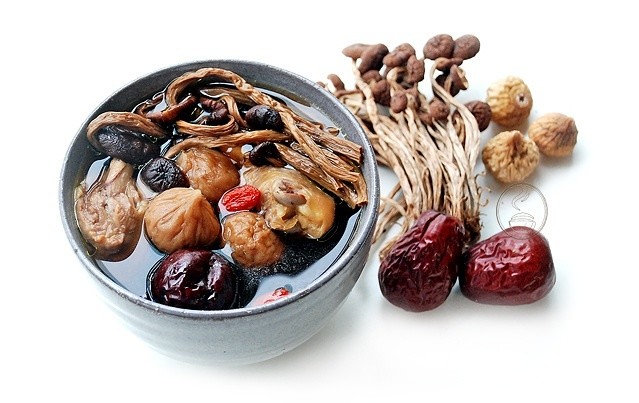 茶树菇无花果煲鸡汤