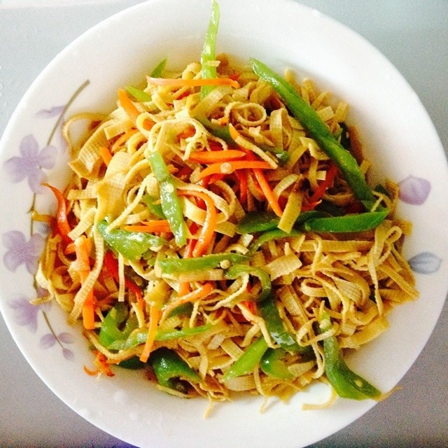 清炒豆腐皮-菜谱-做法-食用禁忌和功效-做饭吃美食网