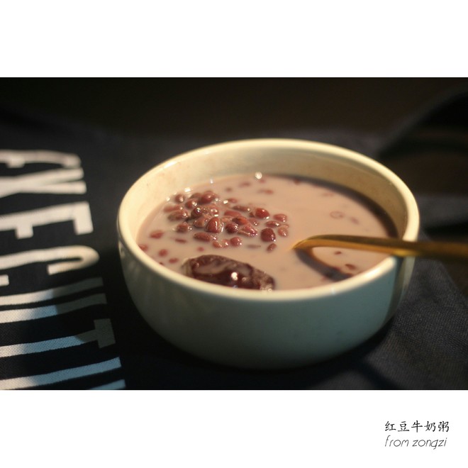 红枣红豆薏仁牛奶粥
