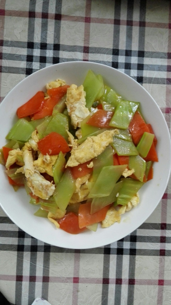 胡萝卜鸡蛋炒笋片
