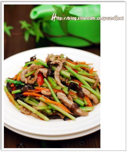 芹菜木耳炒肉丝