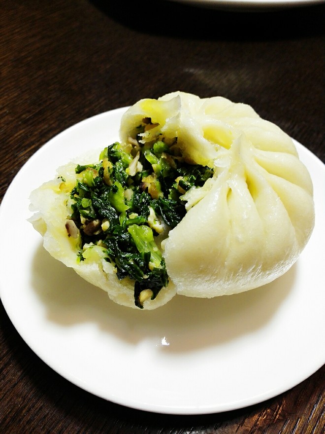 油菜香菇菜包
