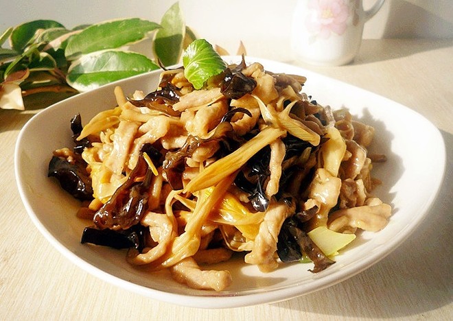 黄花菜木耳炒肉丝
