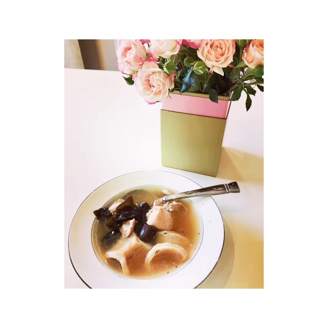 花胶（鱼肚）煲鸡汤