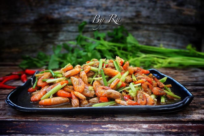 小芹菜炒小河虾