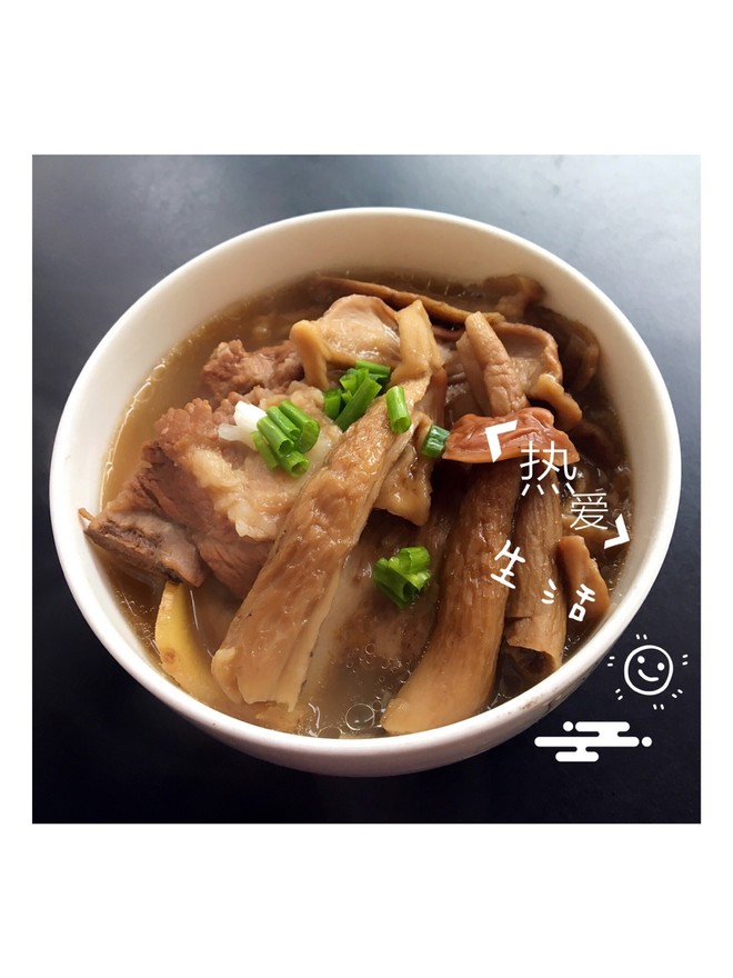 牛肝菌炖排骨汤