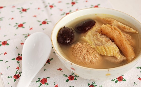 猴头菇红枣鲜鸡汤