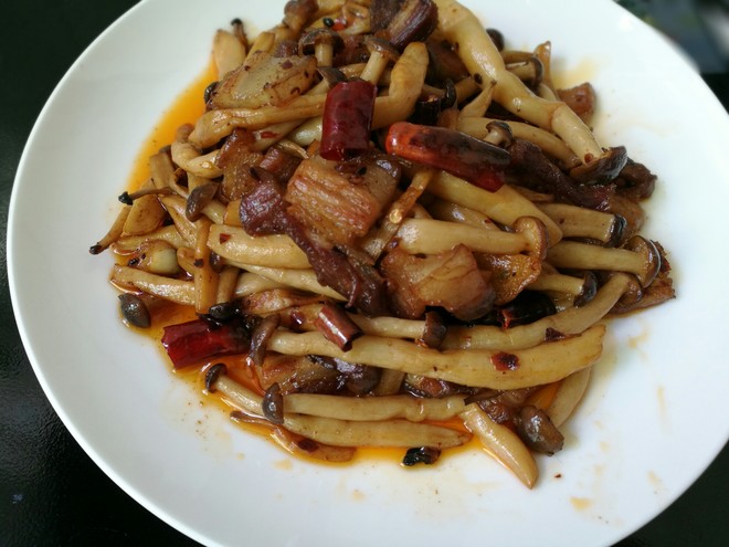 五花肉炒蟹味菇