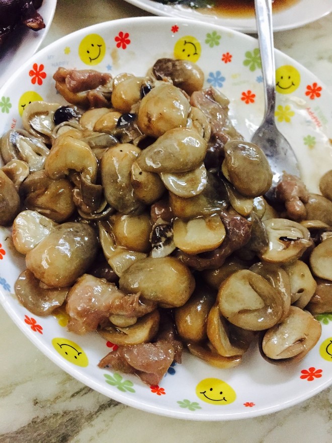 菇类中的至愛--草菇炒肉片