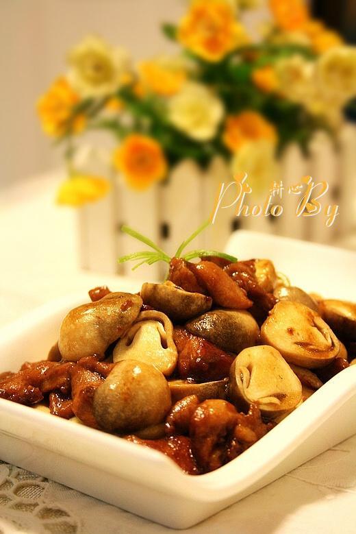 草菇炒鸡腿肉