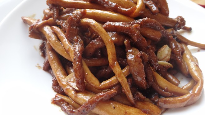 牛肉丝炒茶树菇