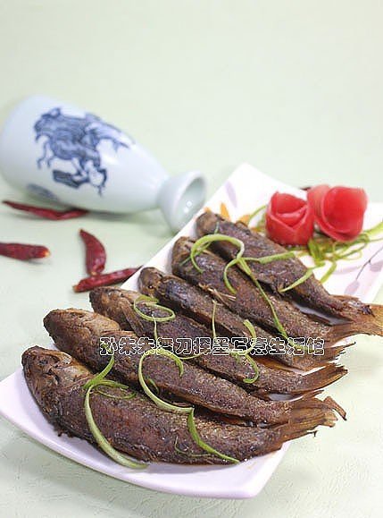 酥鲫鱼