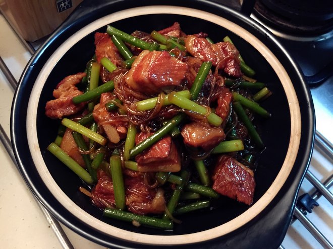 红烧肉焖蒜薹
