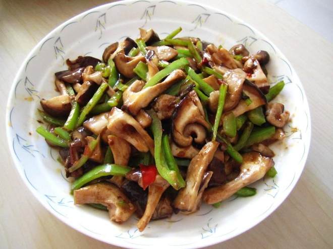青椒炒香菇