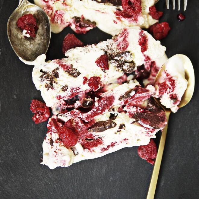 覆盆子巧克力大理石Semifreddo<RASPBERRY & CHOCOLATE RIPPLE>