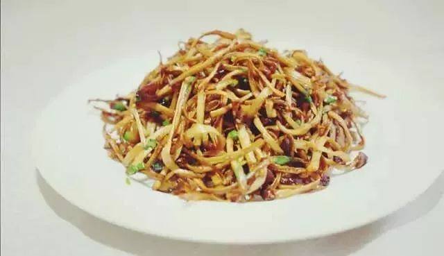 手撕茶树菇