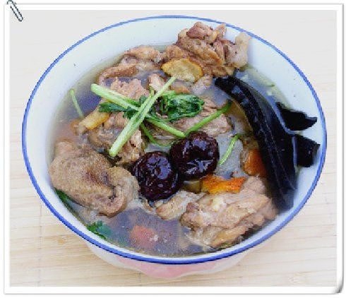 灵芝炖鸡汤