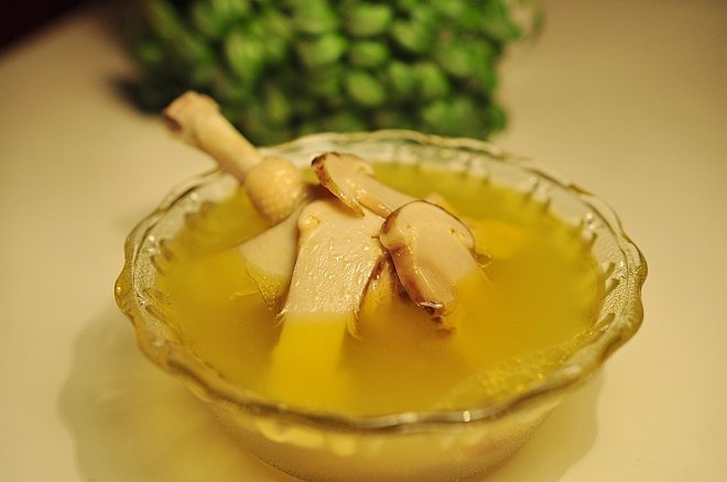 鲜松茸土鸡汤