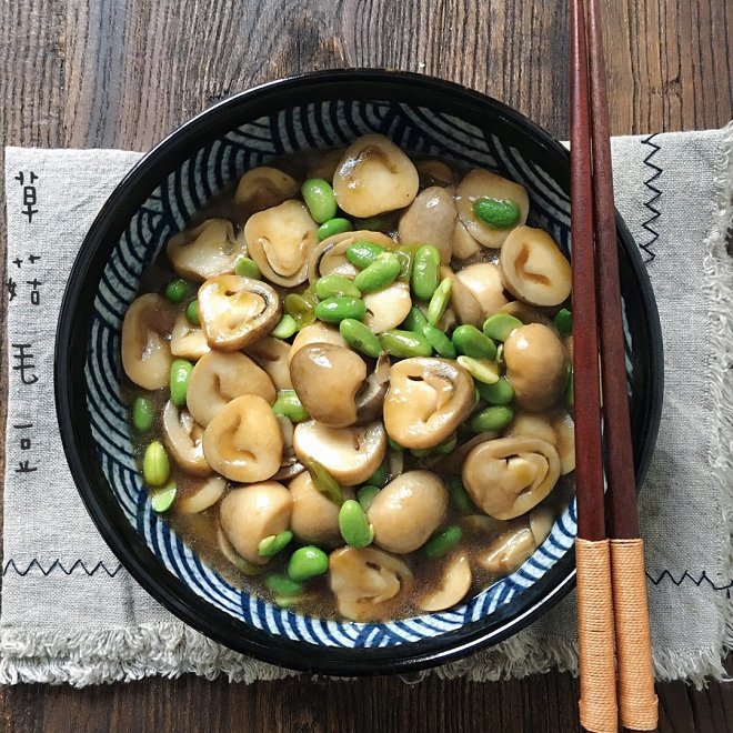 美味家常菜之草菇毛豆