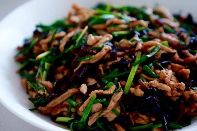 青蒜木耳小炒肉（无敌浪费米饭）
