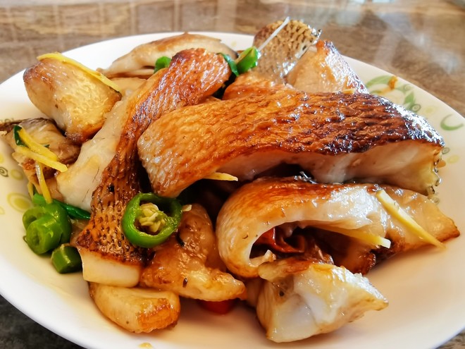 香煎鲈鱼块