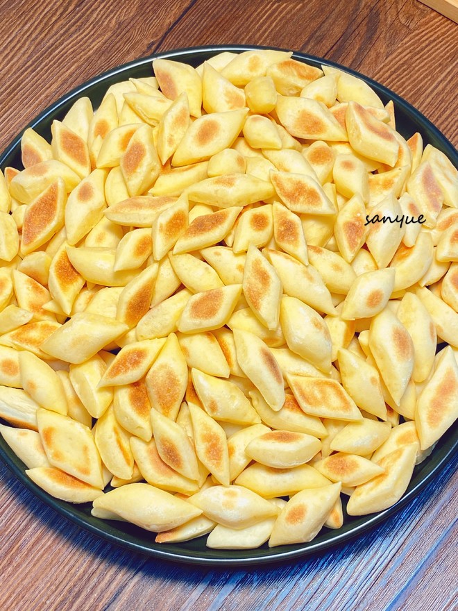 三个鸡蛋一碗面就能做出的小零食 哄娃神器 孩子一口一个喜欢的停不下来 附细节视频详解