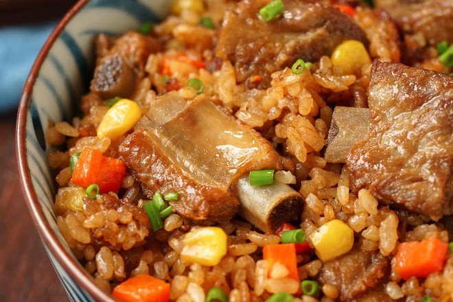 【排骨焖饭】