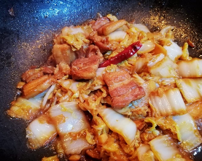 很香的白菜炖五花肉