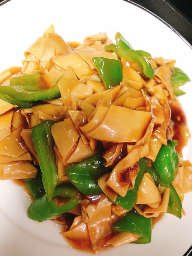 不用厨艺的尖椒干豆腐