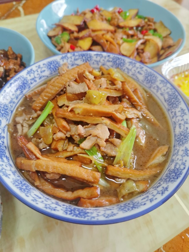 带汤香干肉沫，很特别，好吃