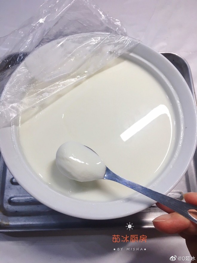 自制酸奶，没有酸奶机，也没有乳酸菌粉，也做成了老酸奶……不过家里得有个带发酵功能的烤箱才行……