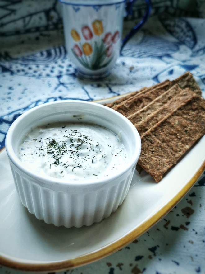 只需两种食材，在家做酸奶油