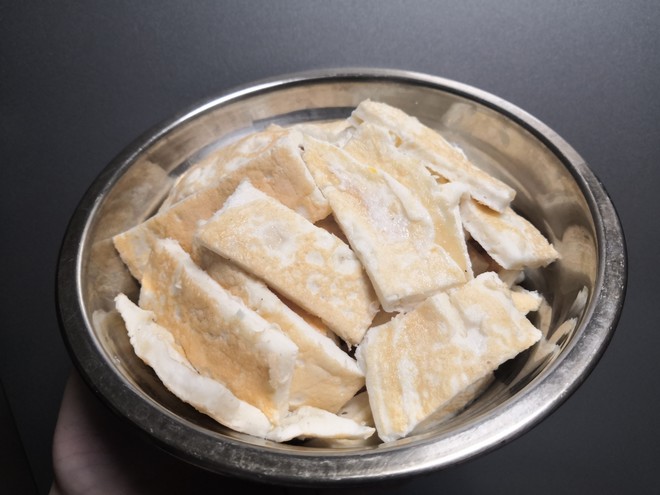 咸鸭蛋的蛋白不要扔了，这样做好吃又不浪费