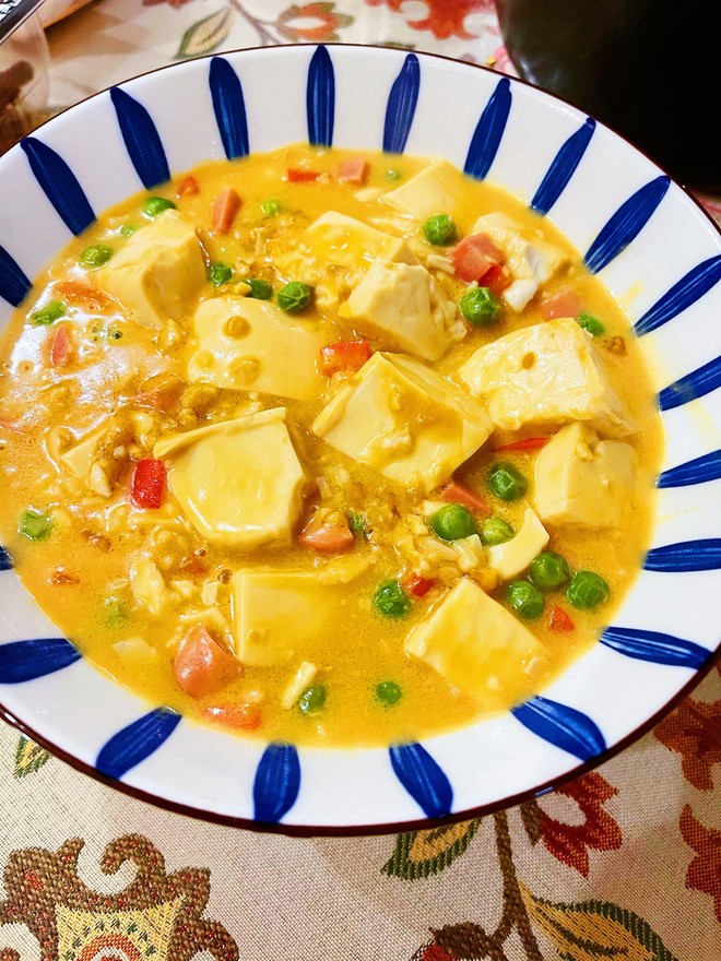营养又鲜香的咸蛋黄豆腐煲