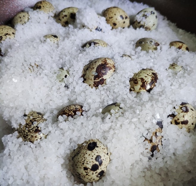 盐焗鹌鹑蛋（简单入味）