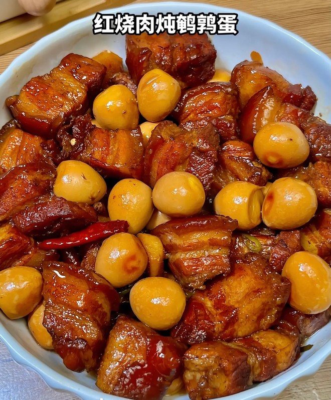红烧肉炖鹌鹑蛋