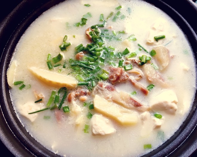 河蚌咸肉春笋豆腐汤