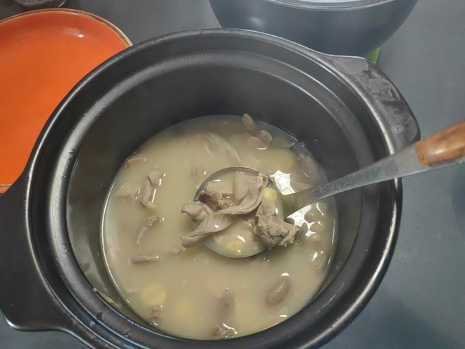 莲子胡椒猪肚汤