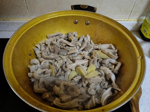 莲子胡椒猪肚汤