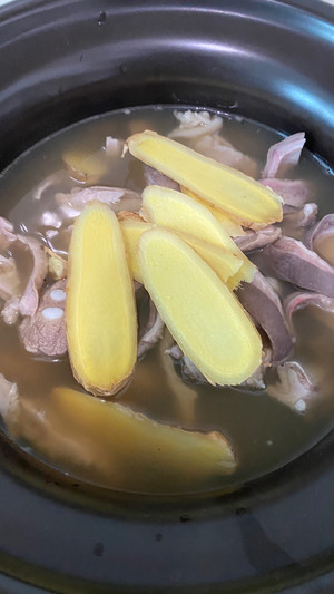 绿豆猪肚排骨汤