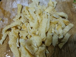 家常菜辣椒炒炸猪皮