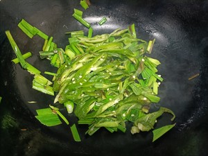 家常菜辣椒炒炸猪皮