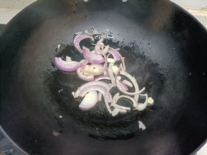 家常菜胡萝卜炒炸猪皮