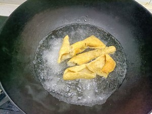 家常凉拌菜炸猪皮拌洋葱