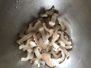 黄豆焖猪皮