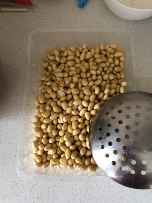 黄豆焖猪皮